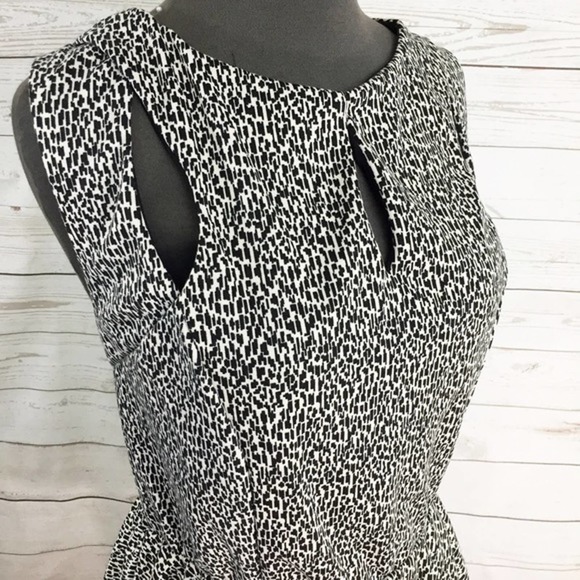 Summer Black & White Peplum keyhole Top 3X - Picture 3 of 4